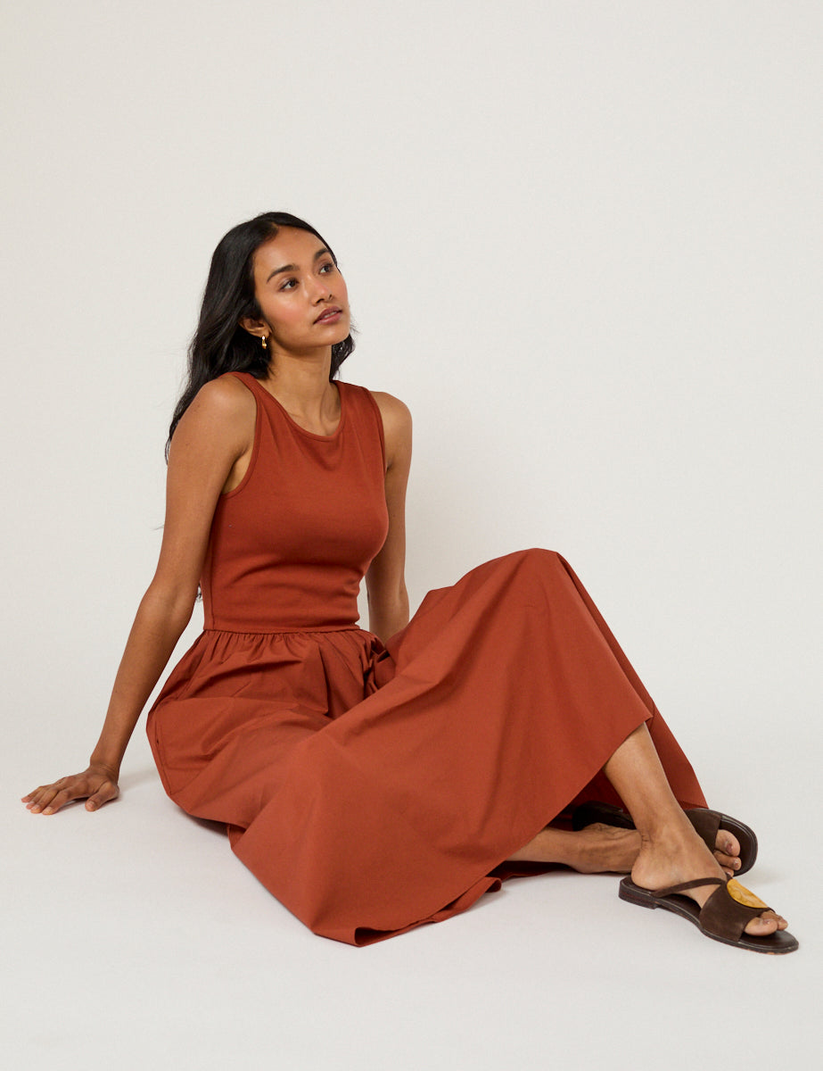 Vera Midi Dress With Scoop Neck And Side Pockets