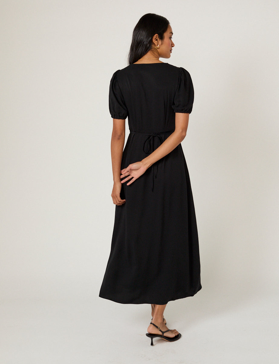 Black Sweetheart Neck Tyla Midi Dress Black Sweetheart Neck Tyla Midi Dress