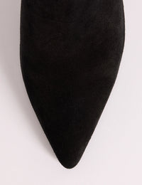 Pointed toe detail on black suede boots