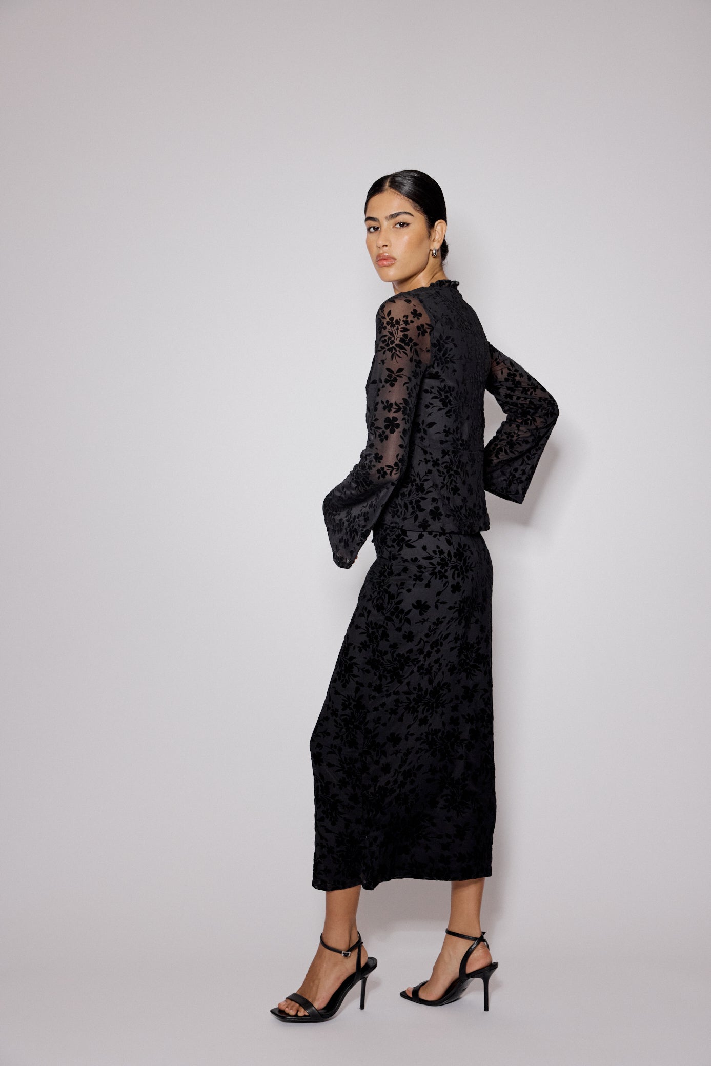 Blooming jacquard skirt(Navy)　Audire Blooming Floral Jacquard Maxi Skirt in Navy - Retro, Indie