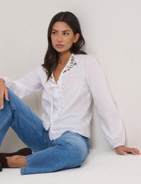 White Floral Embroidered Collar Blouse