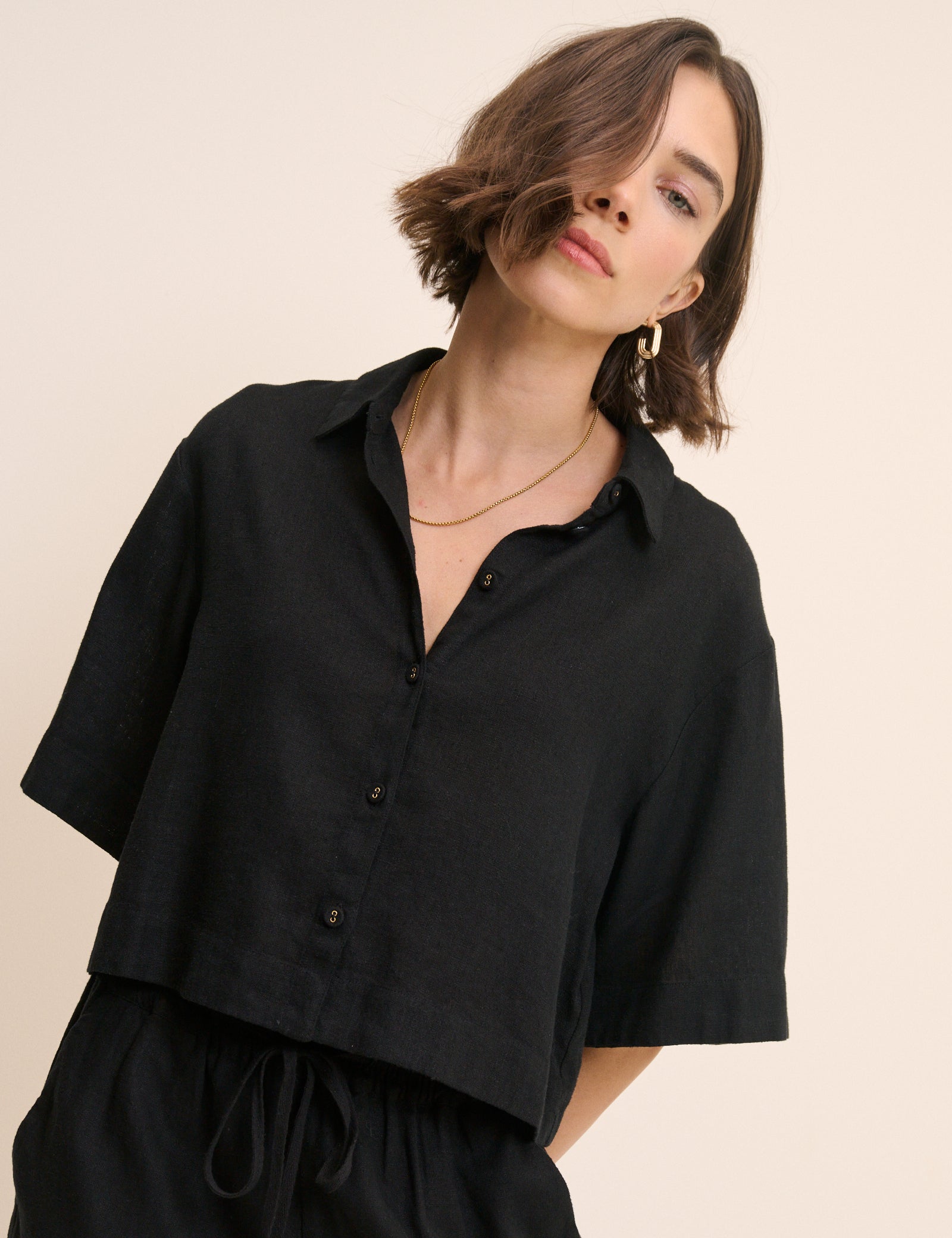 Black Linen-Blend Cropped Shirt