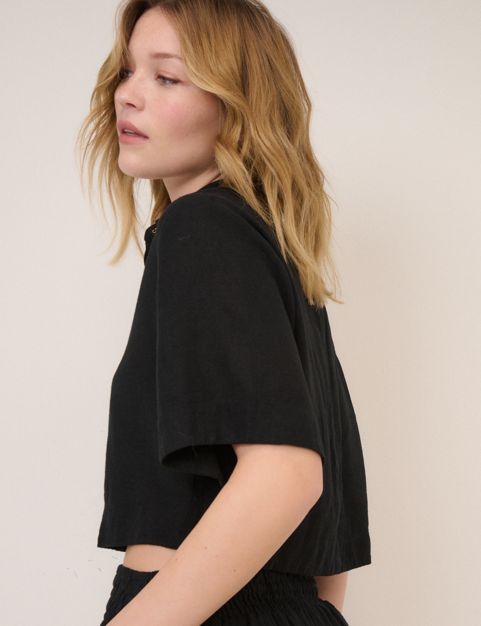 Black Linen-Blend Cropped Shirt