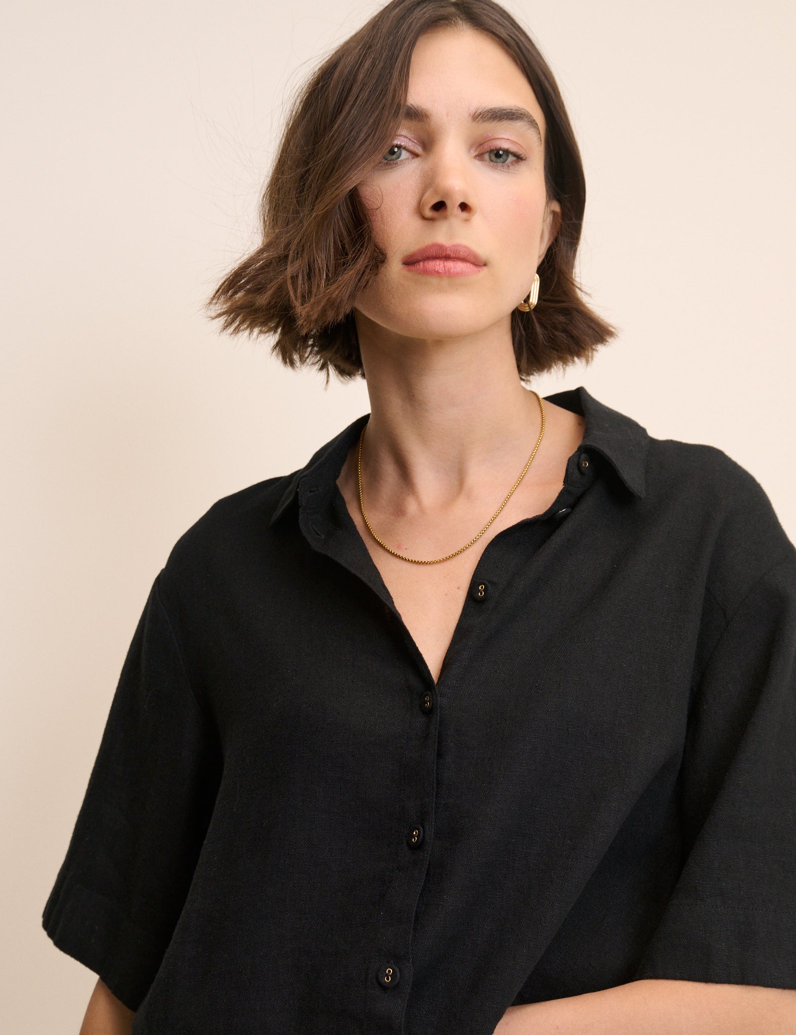 Black Linen-Blend Cropped Shirt