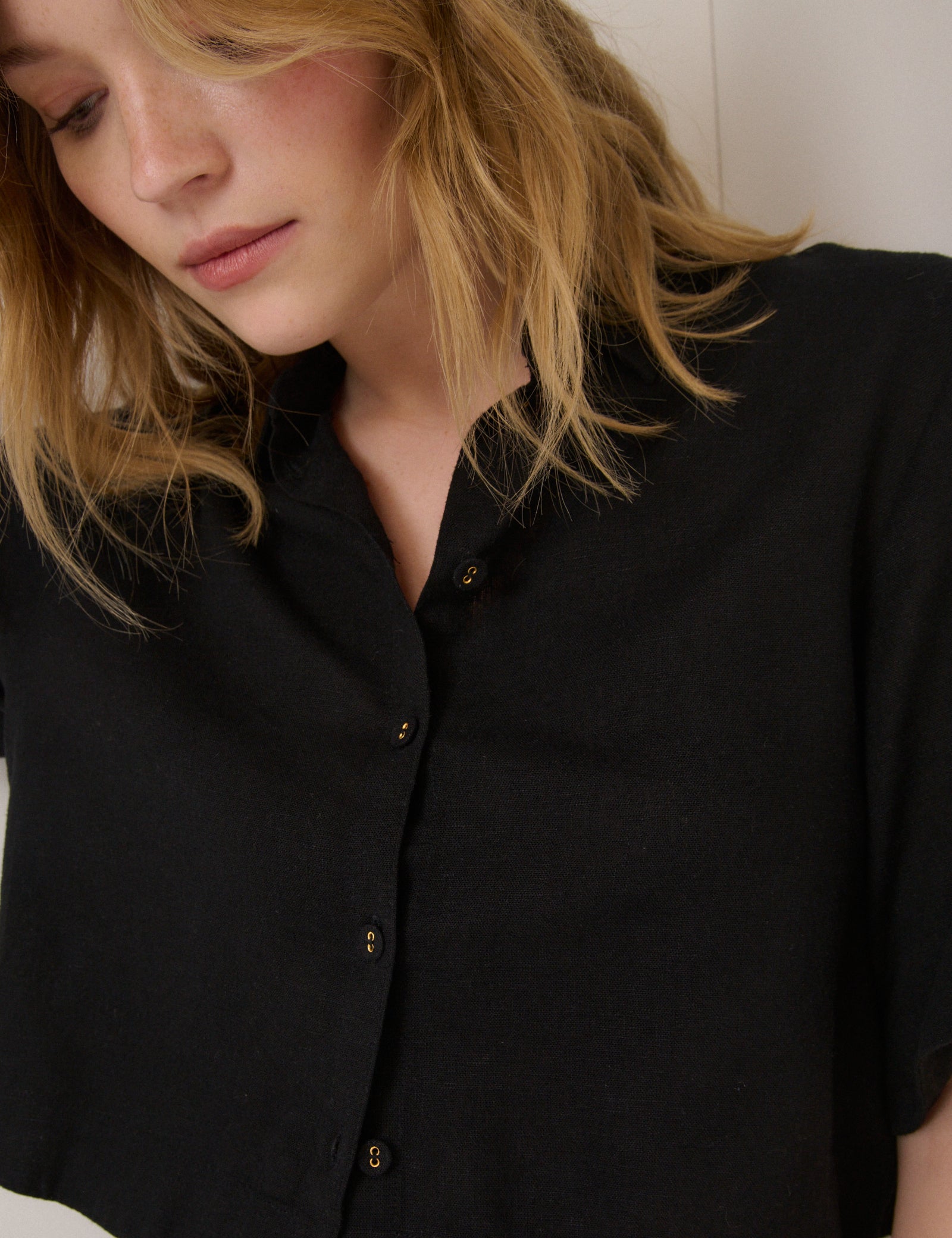 Black Linen-Blend Cropped Shirt