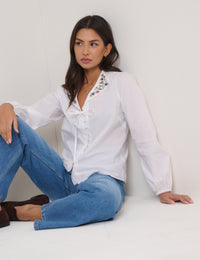 White Floral Embroidered Collar Blouse