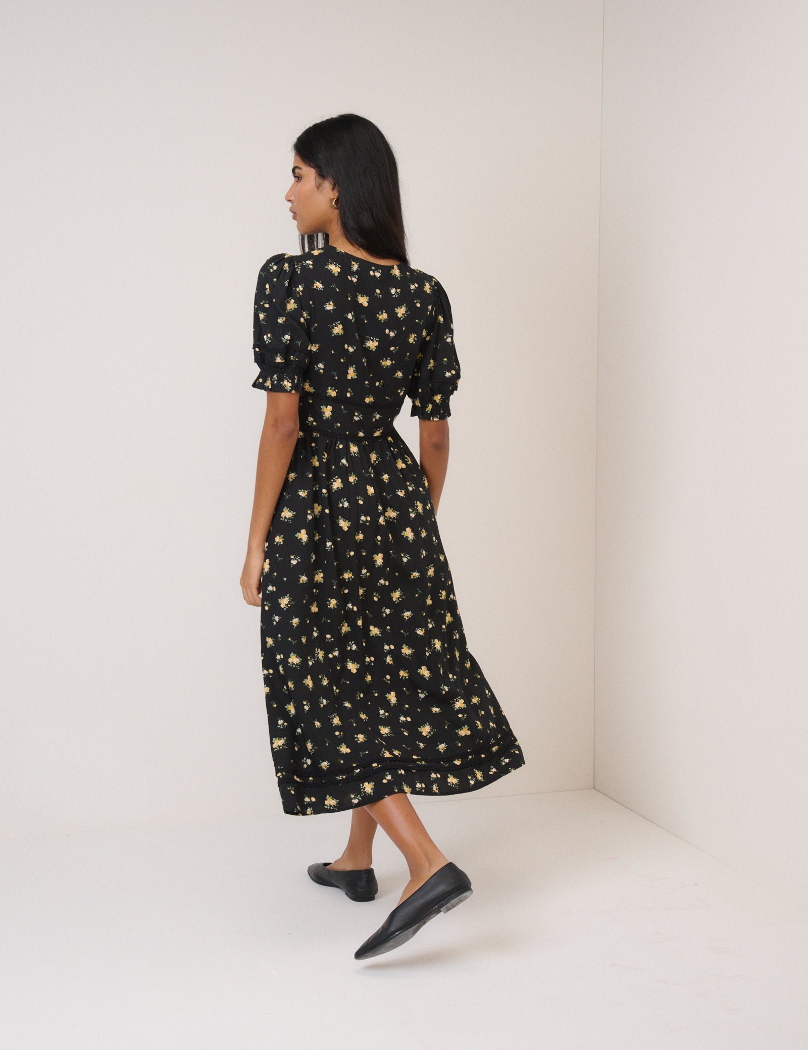 Black Floral Saffy Midi Dress