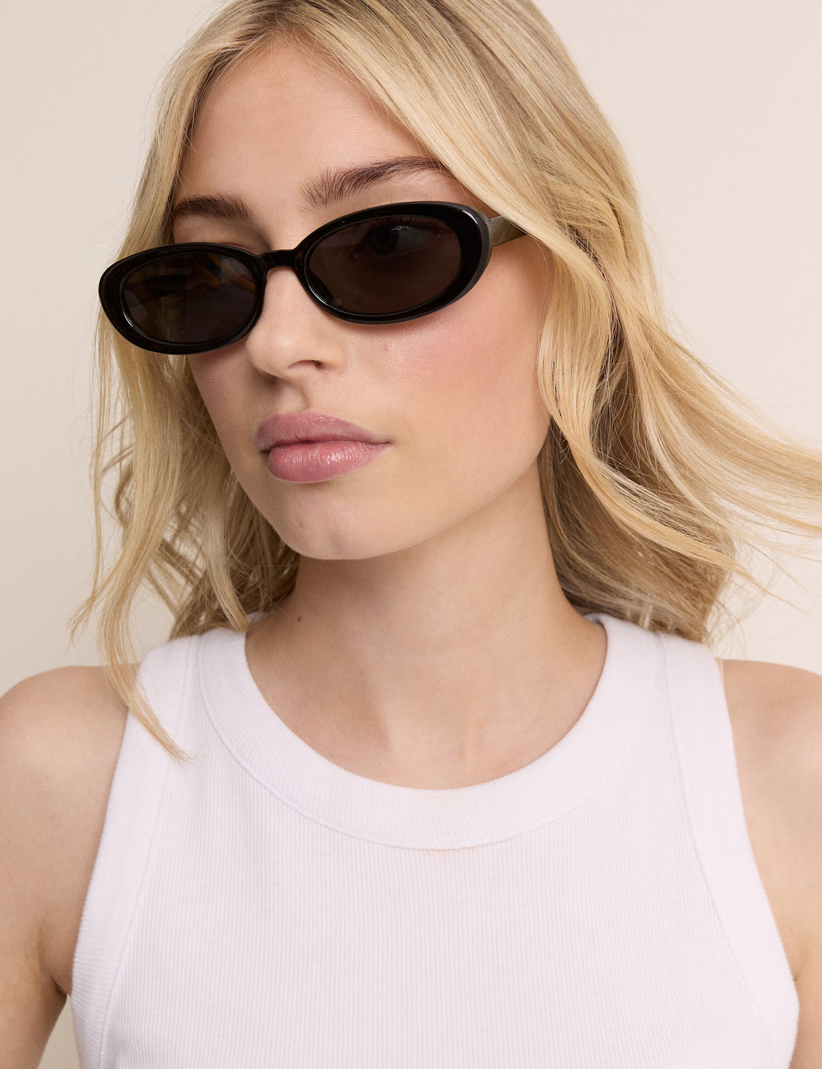 Black Oval Halo Sunglasses