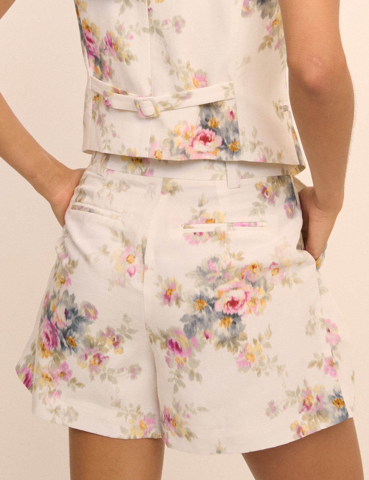 White Floral Linen-Blend Pleated Tailored Suki Shorts