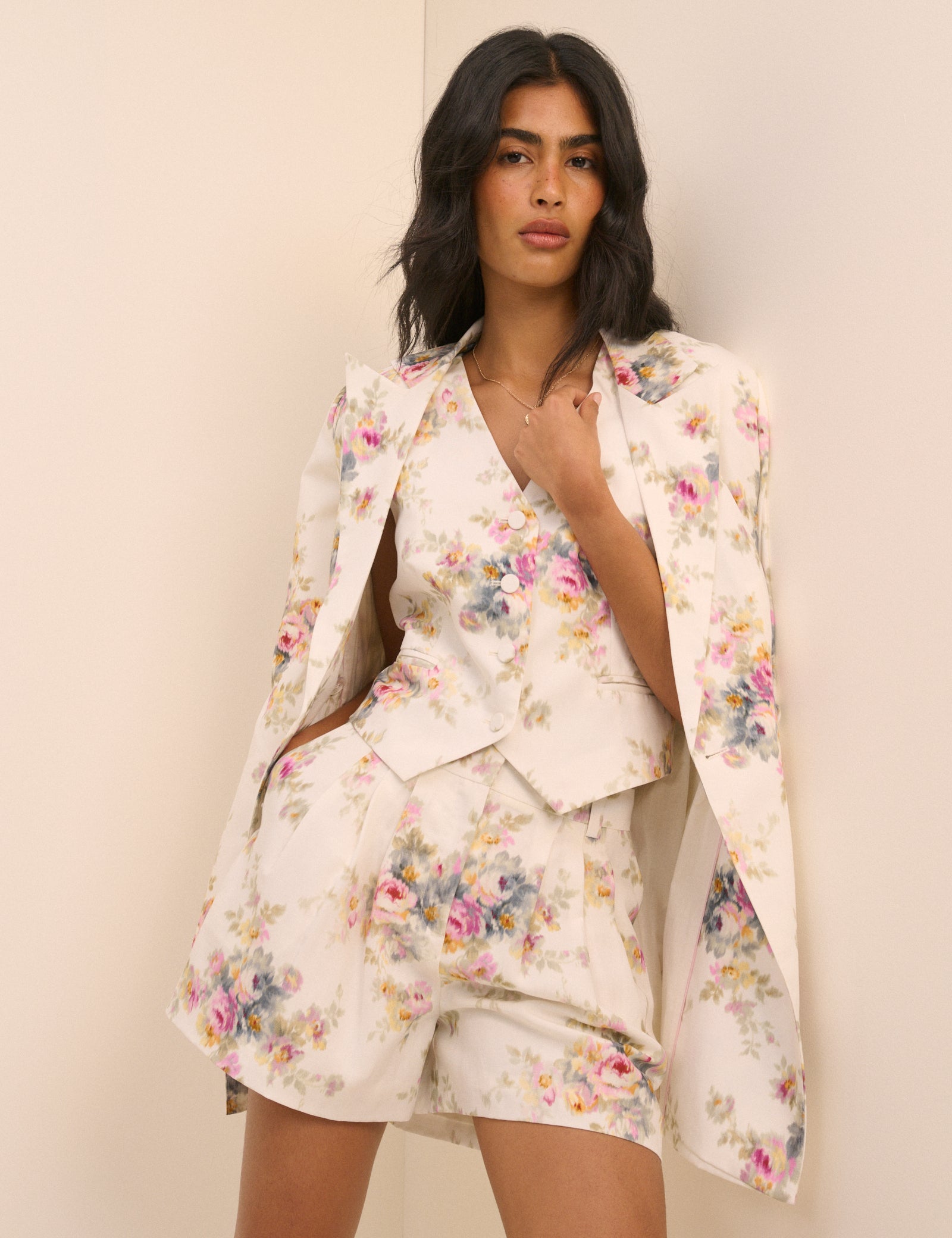 White Floral Linen-Blend Pleated Tailored Suki Shorts
