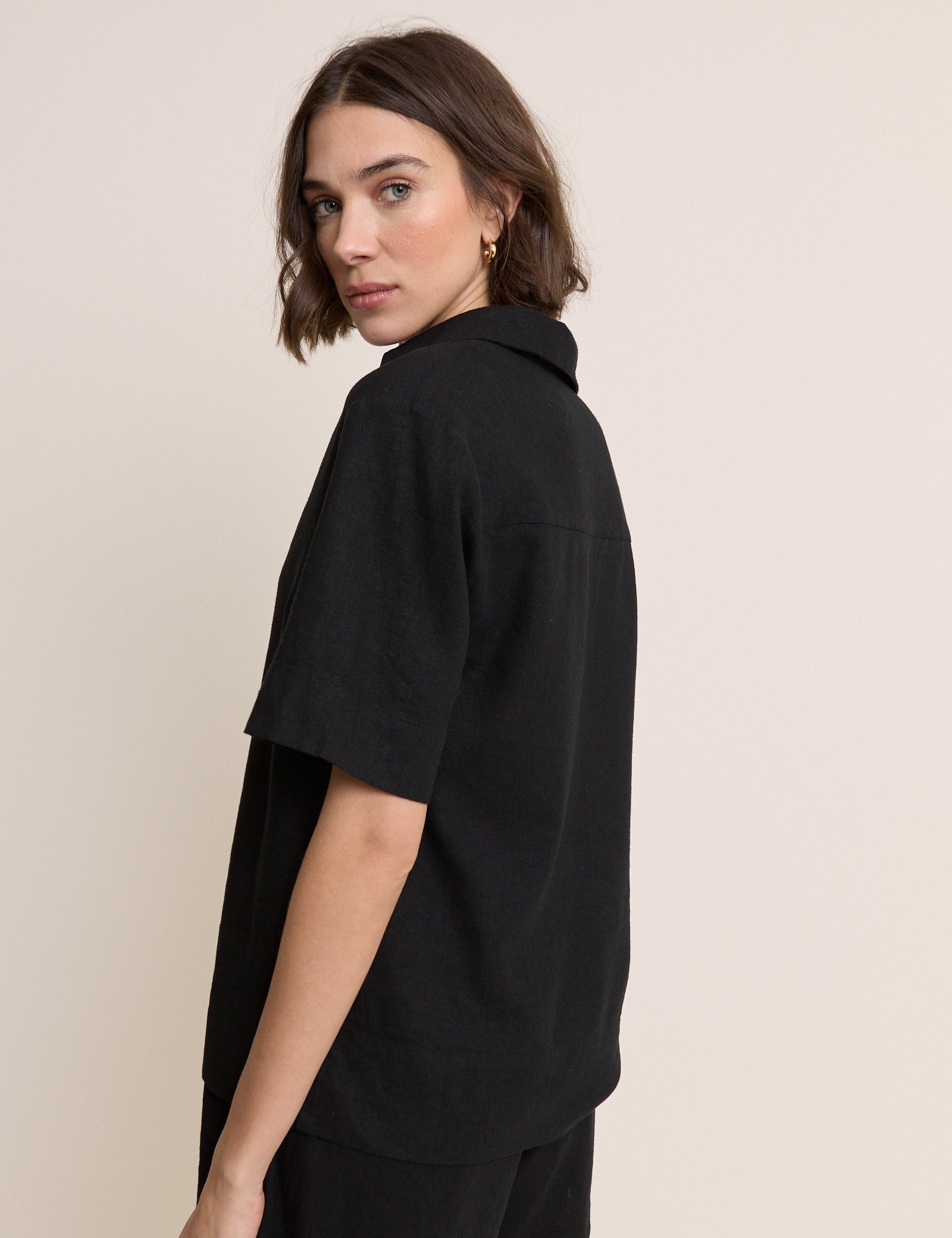 Black Gale Collared Linen T-Shirt