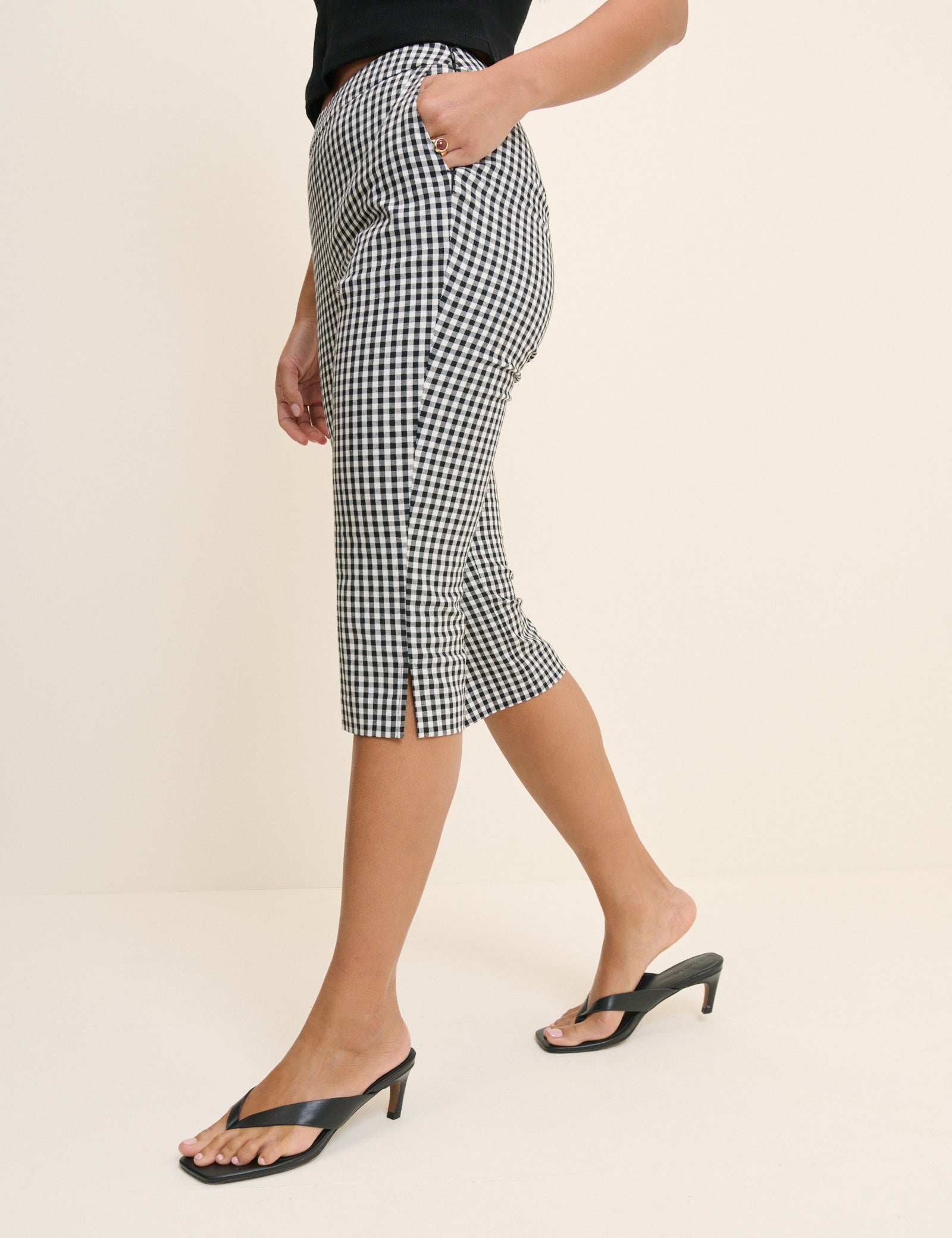 Black and White Gingham Capri Trousers