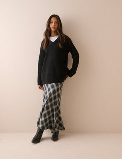 Black V-neck longline jumper with long sleeves