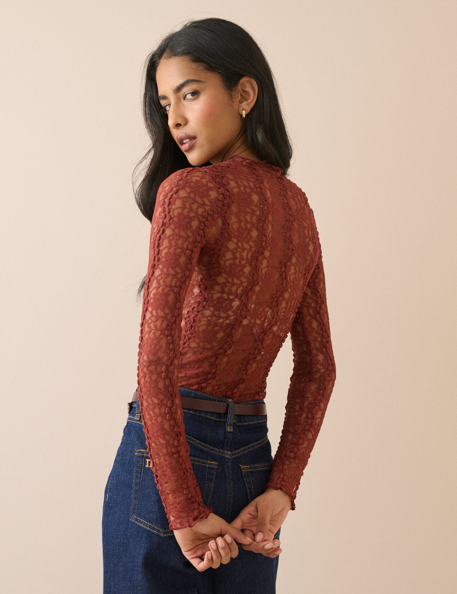 Ginger Grown On Neck Lace Top