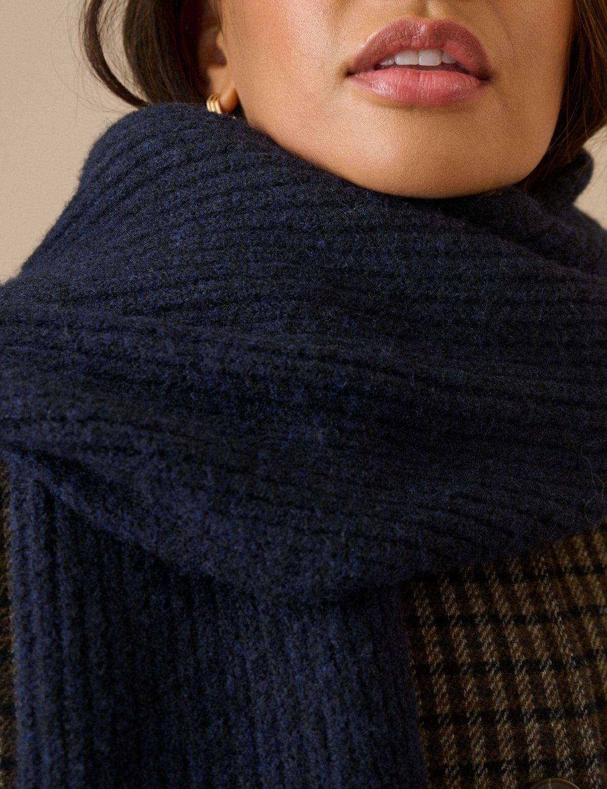 Navy Ribbed Knit Scarf