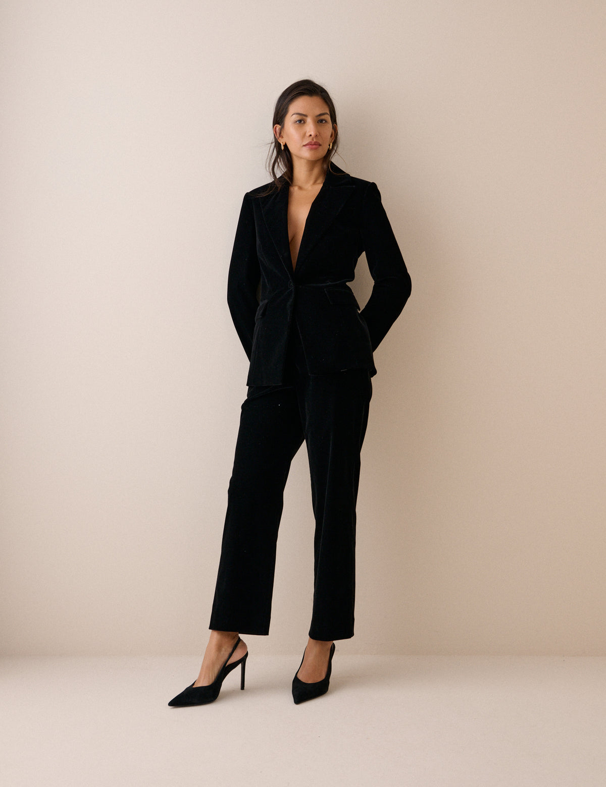 Black Single-Breasted Velvet Blazer