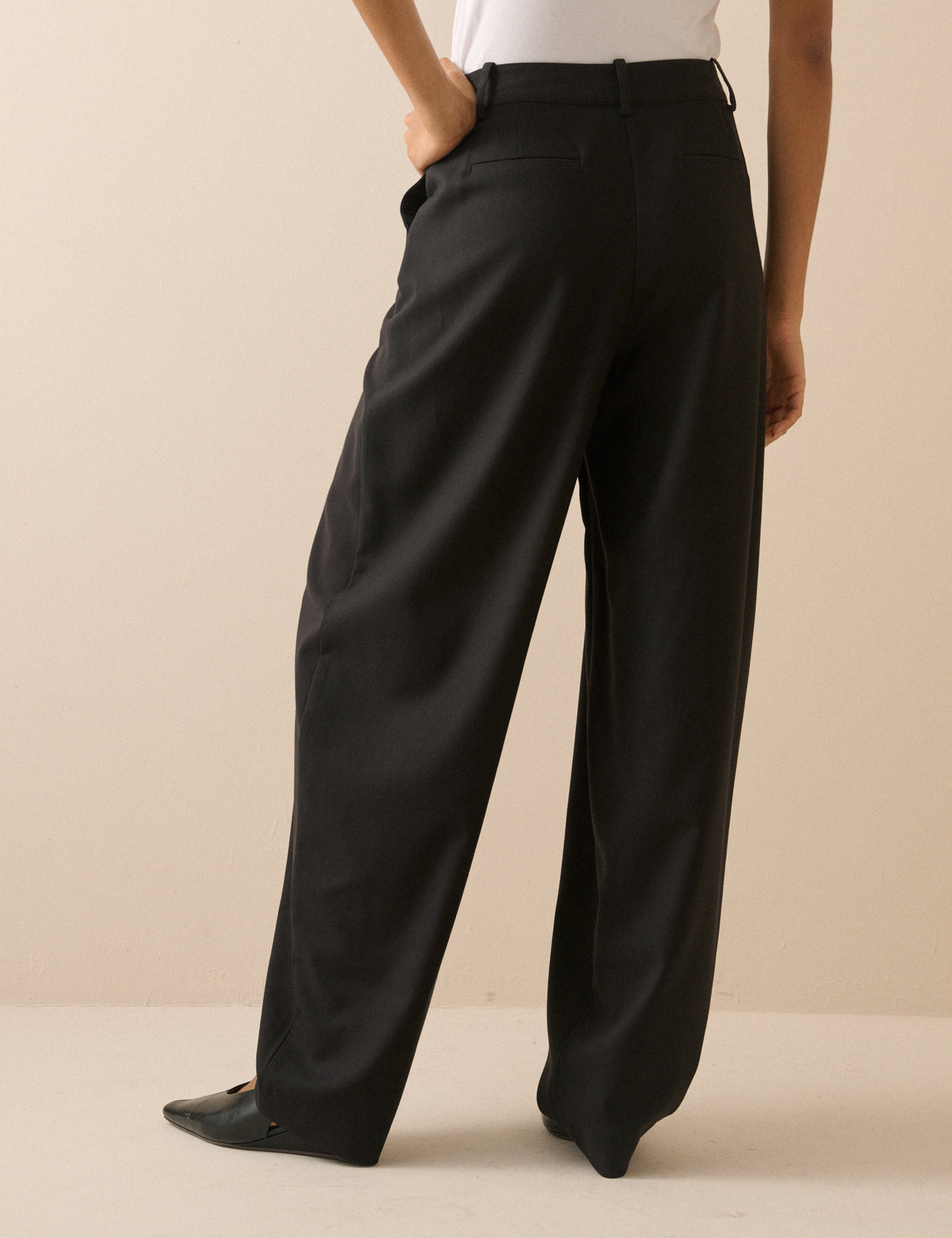Black Tailored Rowan Barrel Leg Trousers