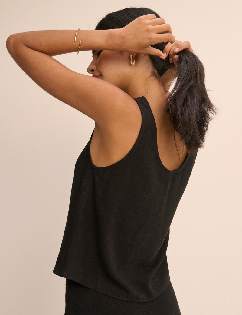 Black Scoop Neck Tank Top