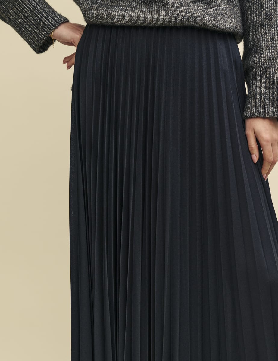 Black Pleated Maxi Skirt